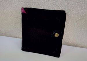 二つ折り財布　畳んだ状態